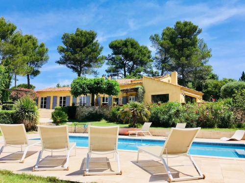 AgarrusRentals or Agarrus Aix, Villa for 8 People Heated Pool