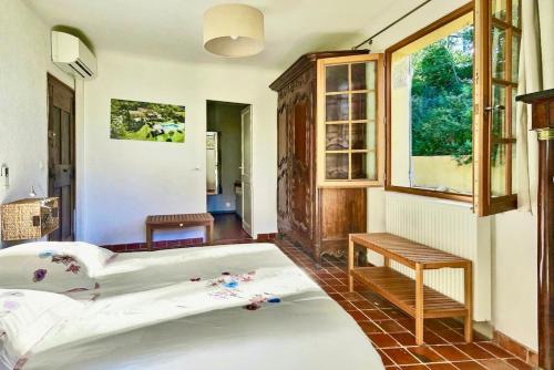 AgarrusRentals or Agarrus Aix, Villa for 8 People Heated Pool