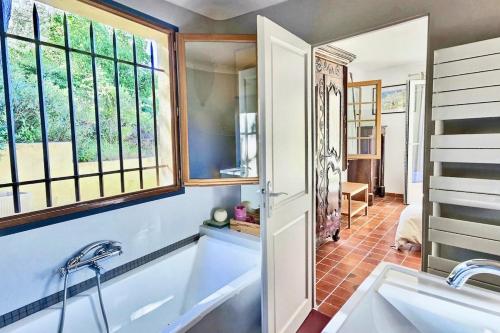 AgarrusRentals or Agarrus Aix, Villa for 8 People Heated Pool