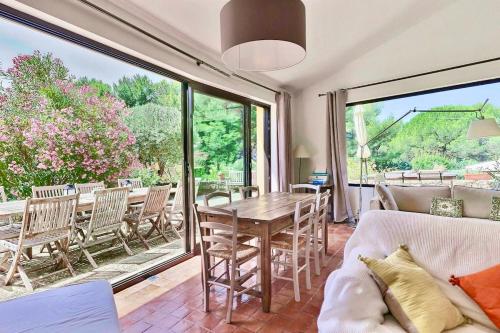 AgarrusRentals or Agarrus Aix, Villa for 8 People Heated Pool
