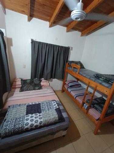 a bedroom with two bunk beds and a ceiling at Cabaña Doña Adela II in Paso de la Patria