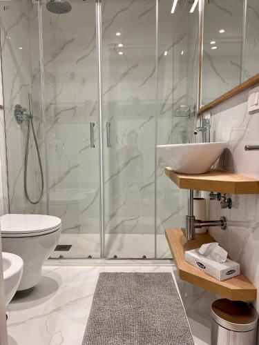 a bathroom with a shower and a sink at Hely's House in Naples