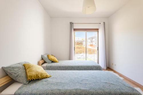 My Home in Sesimbra - Your Home Near the Beach with the Best Castle View!