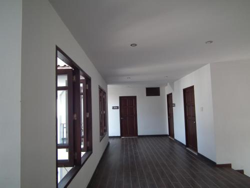 an empty hallway with wooden floors and doors at Norn Nab Dao Rimkhong in Chiang Khan