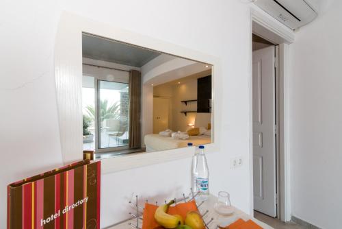 Foto dalla galleria di Antinea Suites Hotel & Spa a Kamari