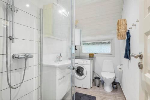 a bathroom with a washing machine and a sink at 0019-Romo-Moritzvej-12 in Høm
