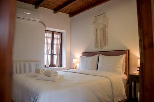 a bedroom with a bed with two towels on it at Hope Nest Pelion in Zagora