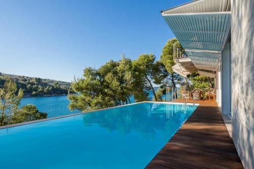 Luxura Villa Azure Bay seaside, heated pool