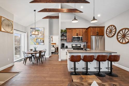 a kitchen and dining room with a table and chairs at Luxurious Design Easy Access to Downtown Pittsburgh Sleeps 4 in Pittsburgh