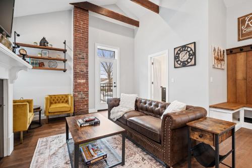 a living room with a couch and a table at Luxurious Design Easy Access to Downtown Pittsburgh Sleeps 4 in Pittsburgh