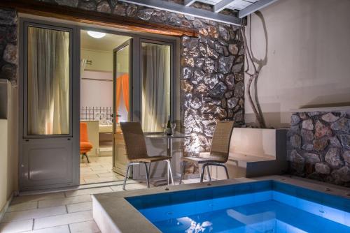 Piscina di Antinea Suites Hotel & Spa o nelle vicinanze