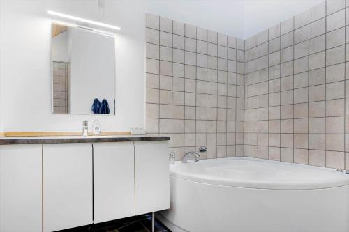 Bany a 16632-Farevejle-Karuphoj-4-C