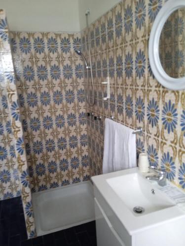 a bathroom with a sink and a toilet and a tub at Alojamento Local Santo António in Montemor-o-Velho