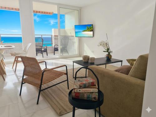 Malaga Sunshine Rentals - Beach Front Penthouse II - Fuengirola