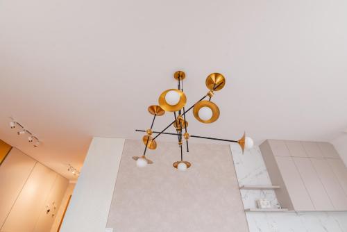 a chandelier hanging from the ceiling in a room at Apartman Maxim in Palić