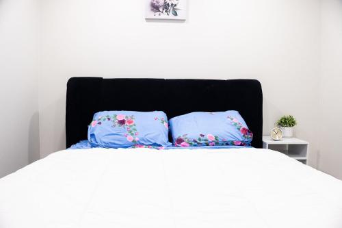 two blue pillows sitting on top of a bed at Bright Modern Suite in Bonavista, Private Entrance with Free Parking in Winnipeg
