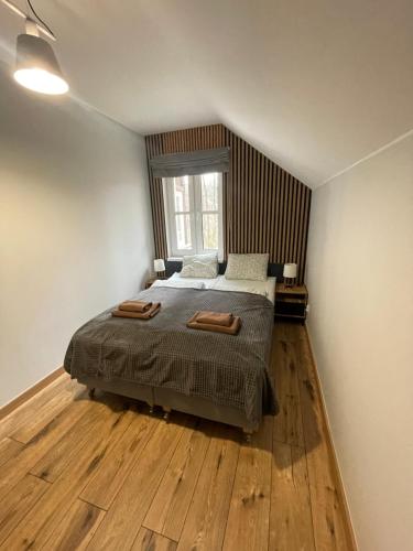 a bedroom with a bed and a window at Przystanek Karpacz in Karpacz