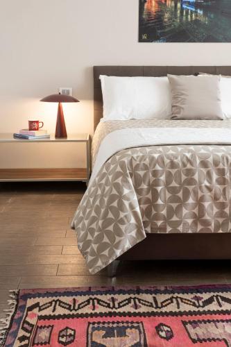 a bedroom with a bed and a table with a lamp at Casa Pulverun in Domodossola