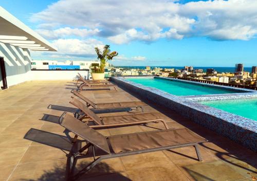 Elegant 2BR Apt Rooftop Pool La Esperilla