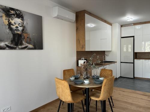 ATJ Kierbedzia - Olinek, AC, free parking, balcony