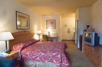 Ένα ή περισσότερα κρεβάτια σε δωμάτιο στο Garden Inn Hotel