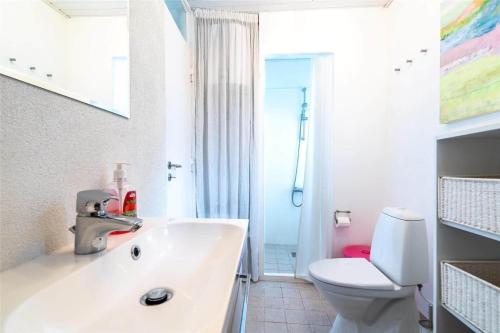 a bathroom with a sink and a toilet at 085-Ringkobing-Nordsovej-68 in Søndervig
