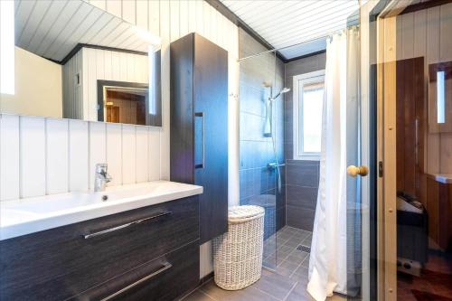 a bathroom with a sink and a shower at 280-Ringkobing-Klitsvinget-11 in Klegod