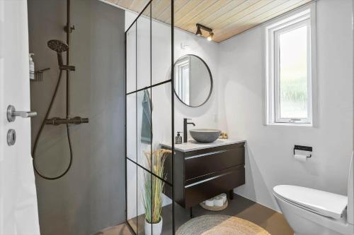 a bathroom with a sink and a mirror at FY325-Munkebo-Kamsbjerghuse-1-b in Munkebo
