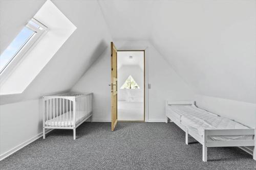 a attic room with a mirror and a bed at FY283-Broby-Sandholtvej-45 in Brolo