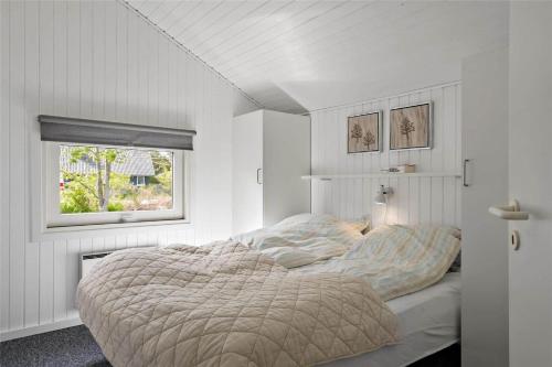 a bedroom with a bed and a window at C11221-Hemmet-Egernvej-2 in Hemmet