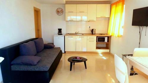 Apartments with parking space Seget Donji, Trogir - 18188
