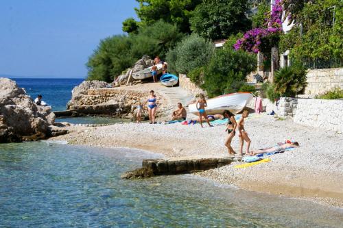 Apartments with hot tub Stanici, Omis - 25362