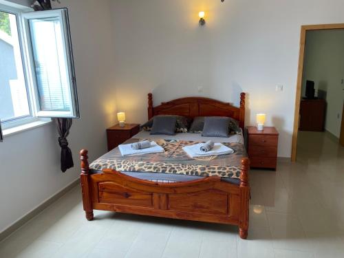 Apartments with hot tub Stanici, Omis - 25362