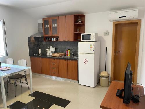 Apartments with hot tub Stanici, Omis - 25362