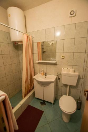 Apartments by the sea Starigrad, Paklenica - 25400