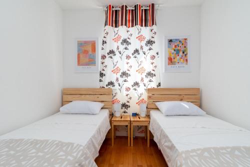 Apartments with parking space Trogir - 25406
