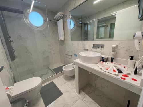 a bathroom with a sink and a toilet and a mirror at Laguna Azul Boca Beach in Boca Chica