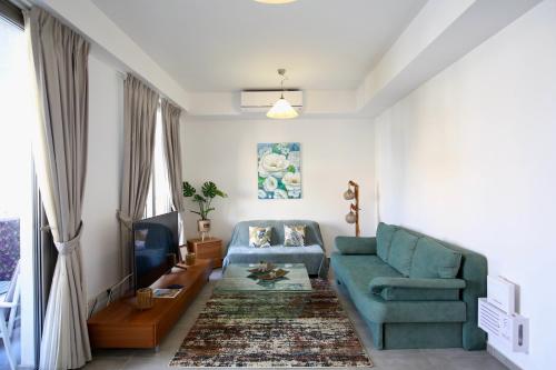 Elysia Park B6 - 2BR Apartment with Sunny Balcony, Pool, Gym, Free Parking