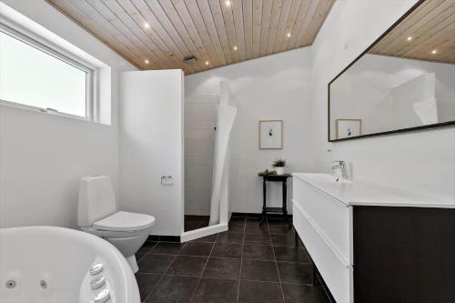 a bathroom with a sink toilet and a mirror at 84264-Ronde-Enebaervej-4 in Rønde