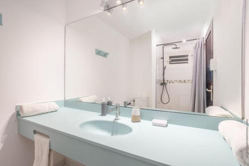 a bathroom with a sink and a mirror at Lounge modern chill studio Orient Bay in Orient Bay
