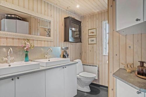a bathroom with two sinks and a toilet at 40159-Juelsminde-Mirabellevej-1 in Juelsminde