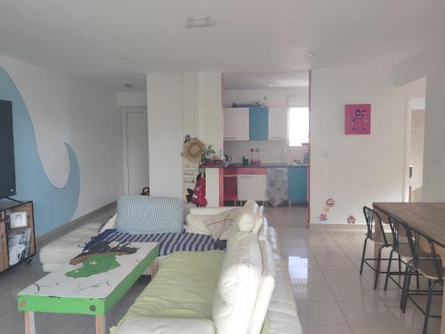 a living room with a couch and a table at La chambre Ganesh in Saint-André
