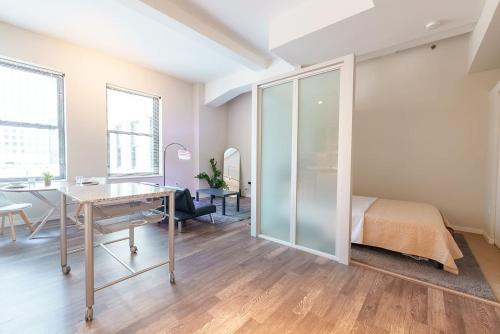 a bedroom with a desk and a bed in a room at Stylish 1 Bed In Downtown Cincinnati in Cincinnati