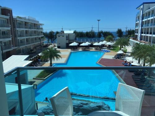 Grand Blue Fantastic Pool / Sea View 1 BR unit