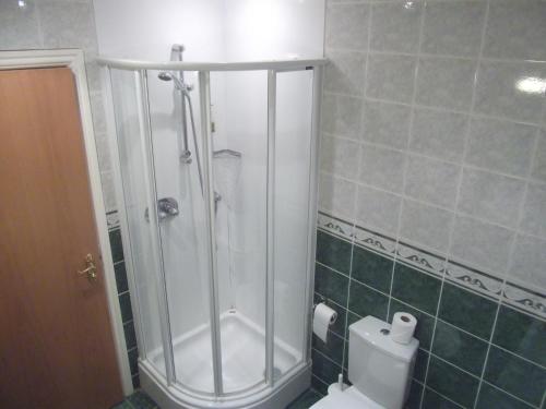 Ein Badezimmer in der Unterkunft The Windsor Hotel