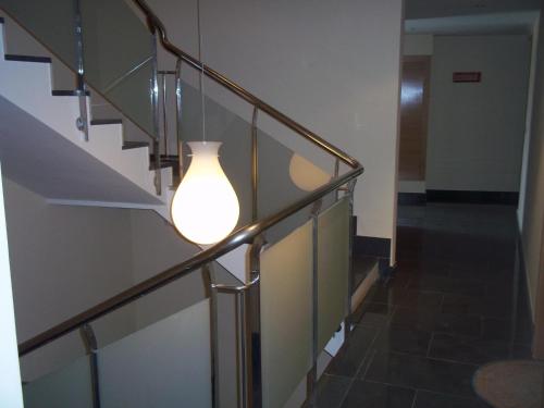 a light on the side of a stair case at Ático Vista Alegre in Lerma