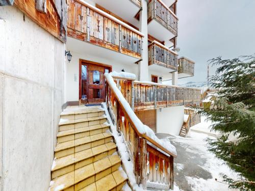 Apartment in central location with views