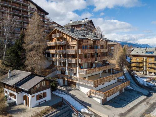 Apartment in central location with views