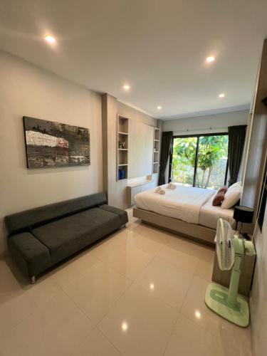 a bedroom with two beds and a tv in it at Duangtham luxury Pool Villa in Ban Khlong Haeng