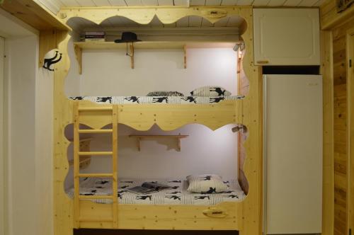 Palanda nebo palandy na pokoji v ubytování Kloten City